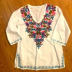 White tunic, size small, good used condition. #w34